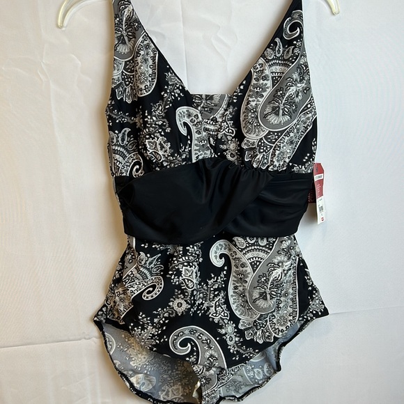 St John’s Bay Black & White SZ 12 1 Piece Halter Bathing Suit Adjustable Straps - Picture 8 of 8